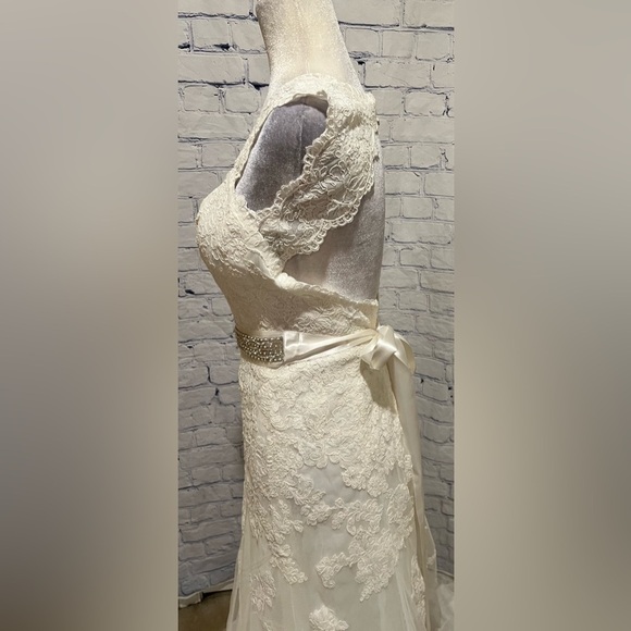 NWT David’s Bridal Ivory Cap Sleeve Lace Trumpet Wedding Dress Size 2 - $599 - Picture 7 of 15